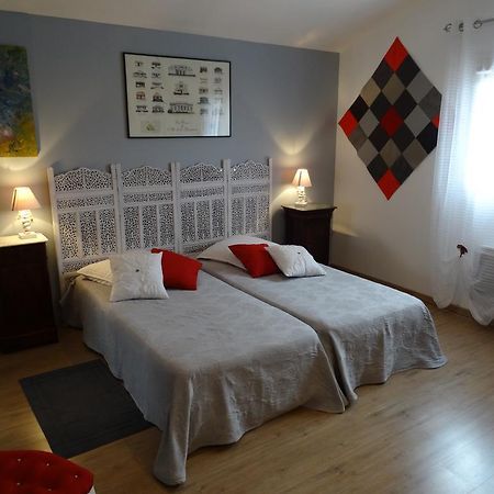Une Chambre En Ville Savigneux  Camera foto