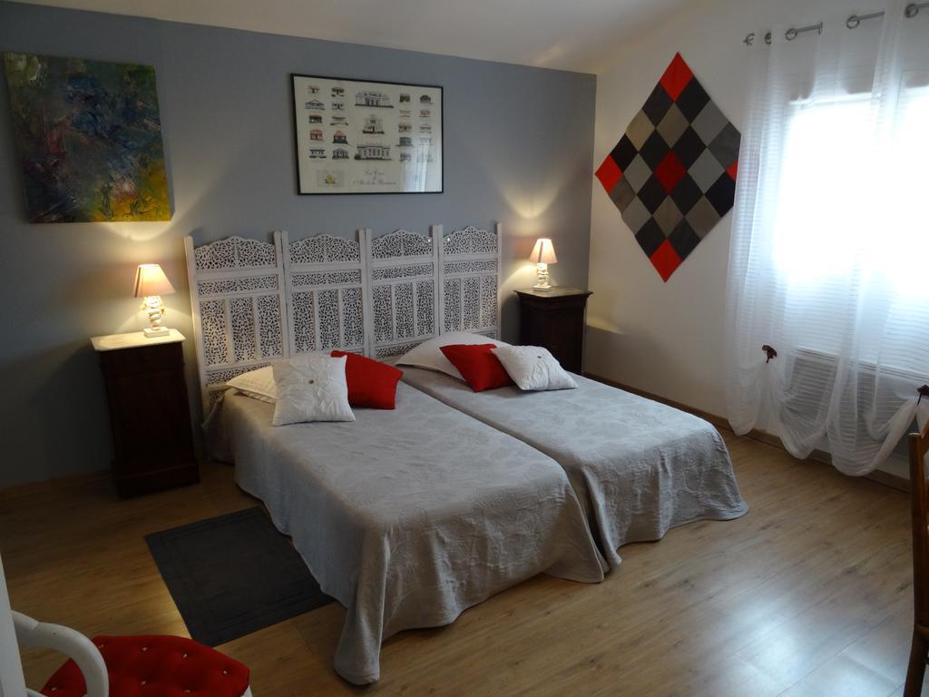 Une Chambre En Ville Savigneux  Camera foto