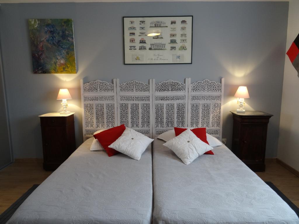 Une Chambre En Ville Savigneux  Camera foto